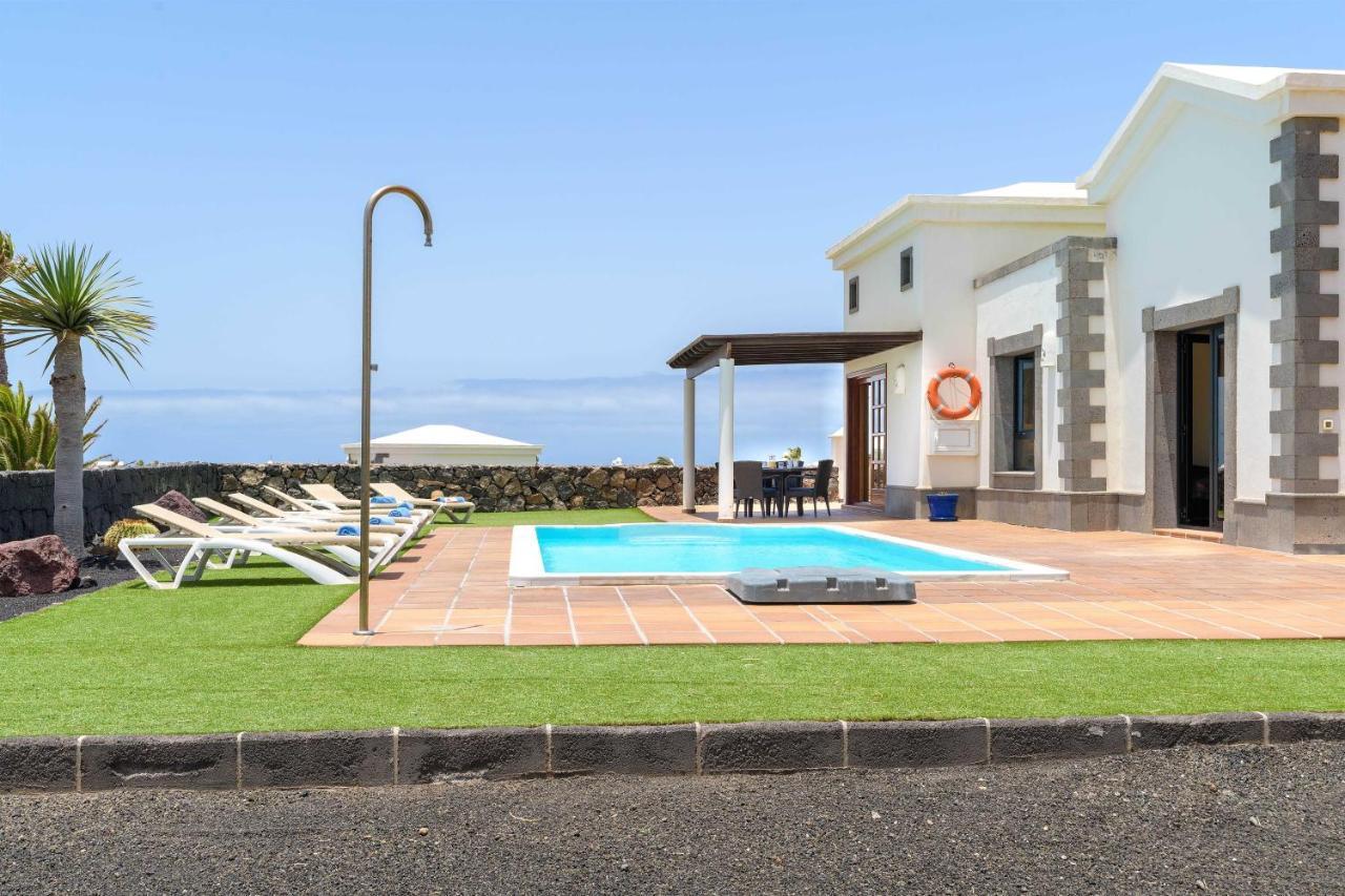 Villa Esterlicia Playa Blanca  Exteriör bild